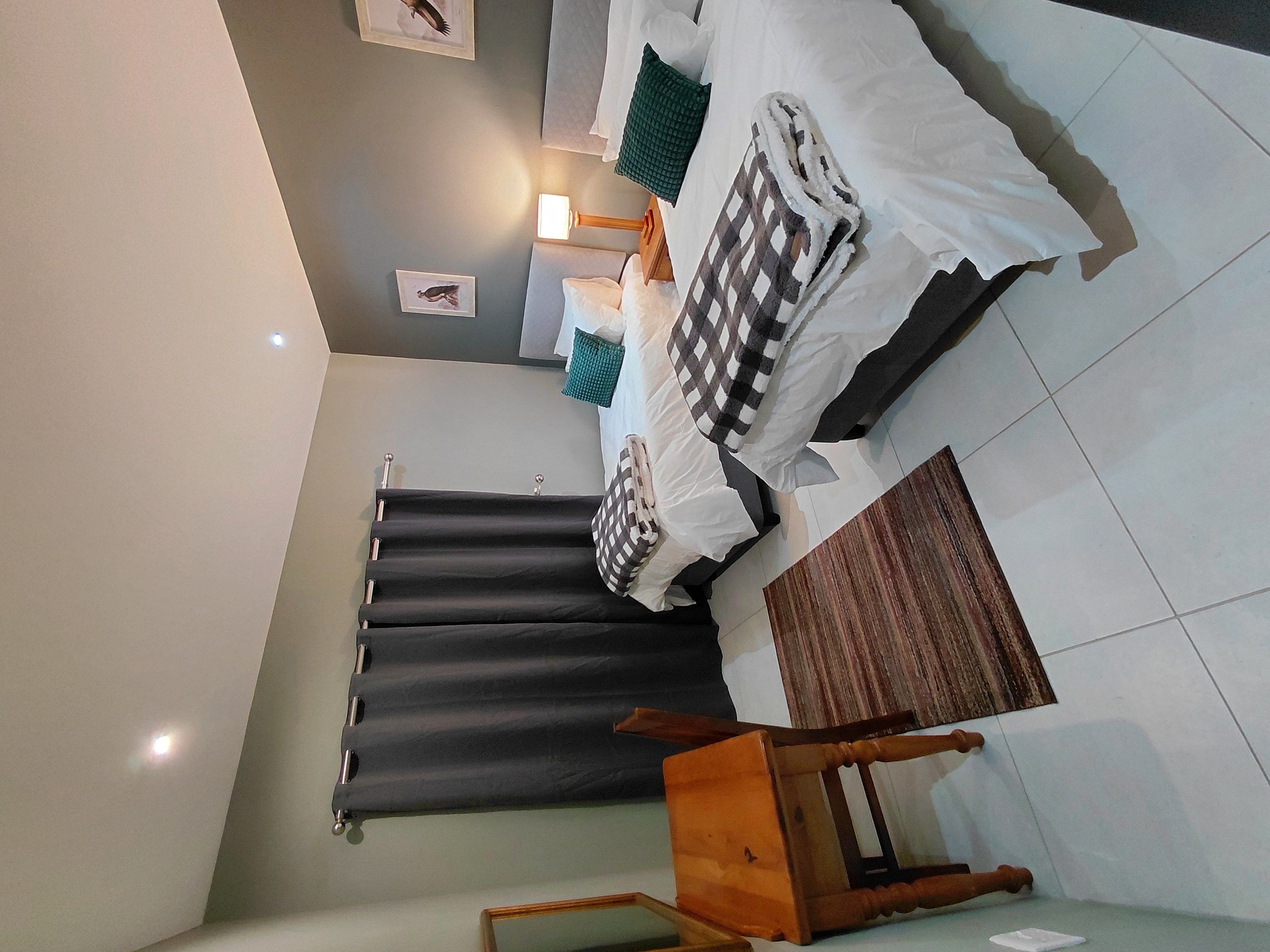 Twin bedroom with en-suite bathroom
